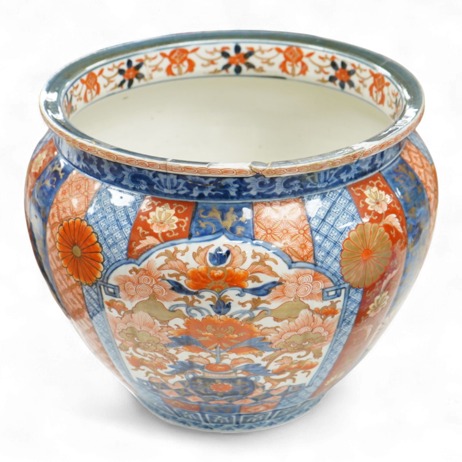 A Japanese Imari pattern jardiniere, Meiji period (1868-1912), 28cm